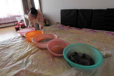 龙口楼上漏水，住户失联，小区没物管，业主维权难！律师来支招……